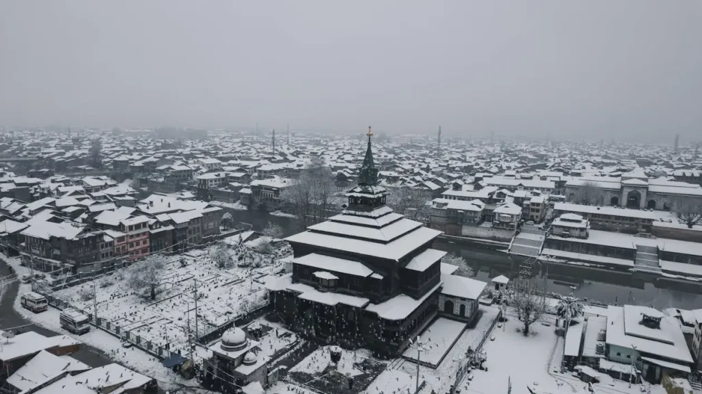 Kashmir Winter Holiday Getaway