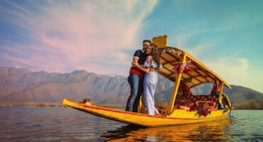 "Romantic shikara ride for Honeymoon packages in Kashmirhoneymooners on Dal Lake in Srinagar, Kashmir."