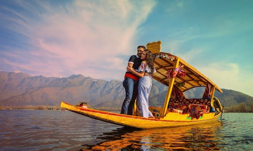 "Romantic shikara ride for Honeymoon packages in Kashmirhoneymooners on Dal Lake in Srinagar, Kashmir."