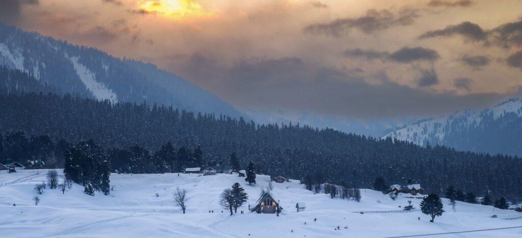 "best time to visit Kashmir for snowfall"