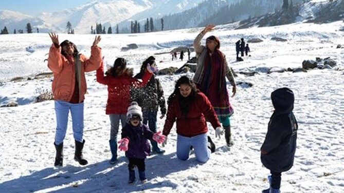 Kashmir snow fixed departure