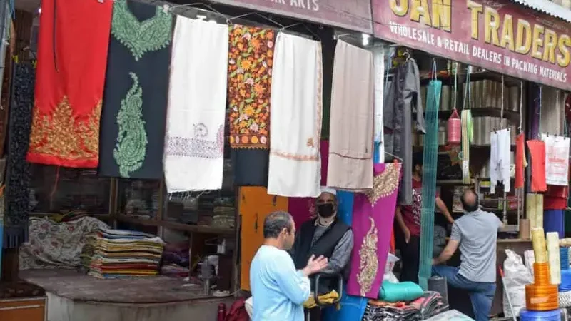 Shopping in Kashmir